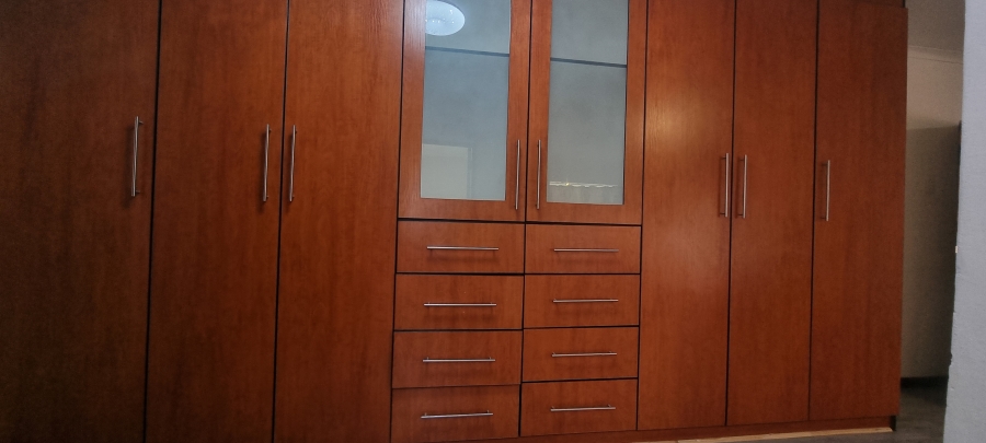 5 Bedroom Property for Sale in Beacon Bay North Eastern Cape